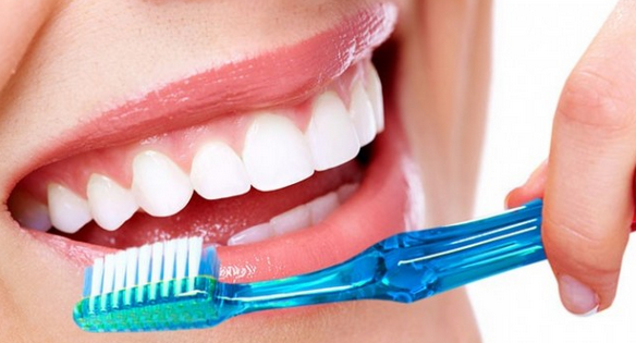 Aslında evde diş beyazlatmak bu kadar kolay! İşte en kolay ve en etkili yöntem...