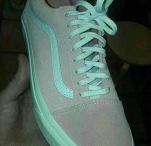 Bu ayakkabı ne renk ?