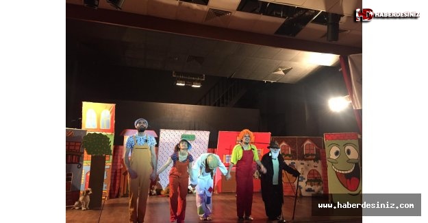 Başkan Cem Kara'dan Çocuklara Tiyatro Hediyesi