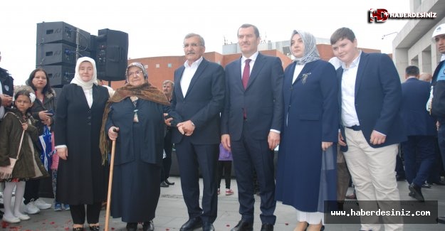 Zeytinburnu Belediyesi Devir Teslim Töreninde Duygu Dolu Anlar