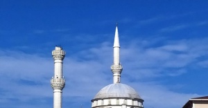 Avcılar'da depremden dolayı cami minaresi yıkıldı