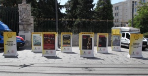 Tiyatro afişleri sergisi beyoplun'da başladı