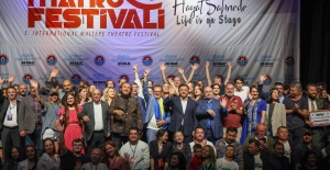 Uluslararası Maltepe Tiyatro Festivali fevkalade bir geceyle sona erdi