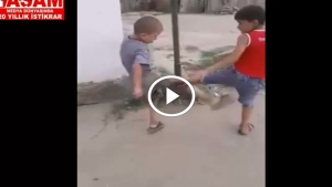 Slow Motion Çocuk Kavgası Görenleri Kahkaha Krizine Soktu!!!